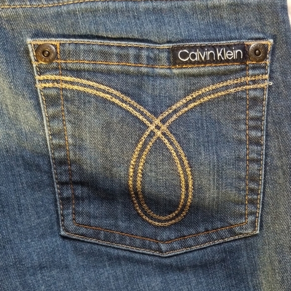 Calvin Klein Midrise Bermuda Shorts Medium Wash - Picture 4 of 7